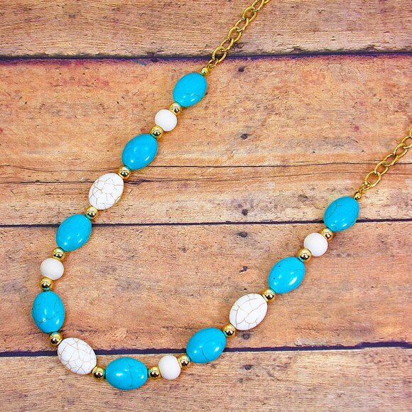 Turquoise and white stone bead necklace mixed with white wood and gold beads - Picture 10 of 12